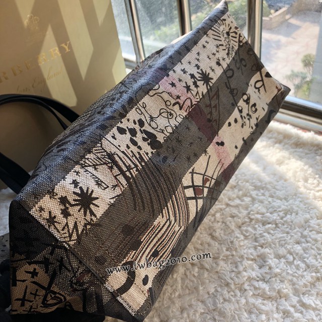 Burberry專門店新款雙面兩用托特包 巴寶莉塗鴉圖案手提購物袋 yxb1360